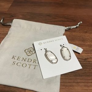 Kendra Scott Dani Silver Earrings In White Pearl